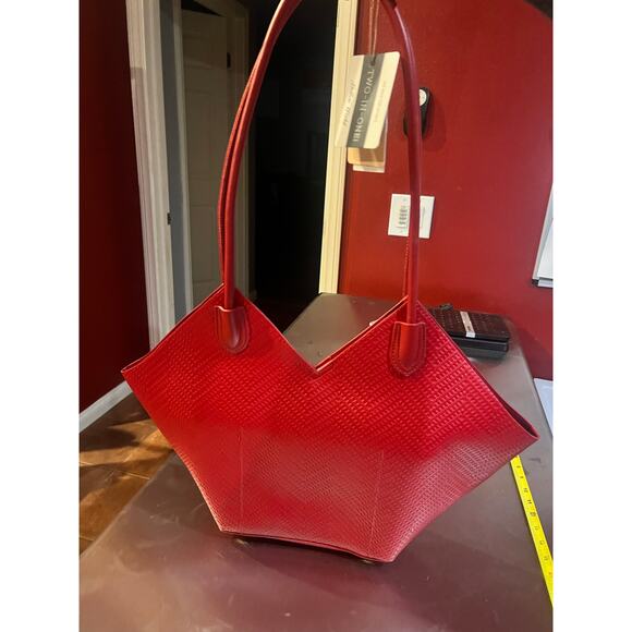 Winston Unique-shaped tote front pocket & removable cosmetic pouch Red NWT - Picture 4 of 15